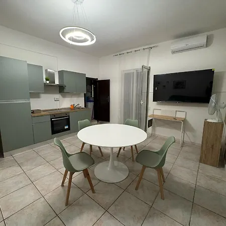 Queen House Feriehus *